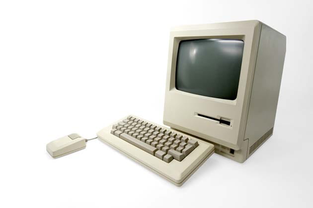 Der Apple Macintosh von 1984 umfasste Bildschirm, Maus und Tastatur.